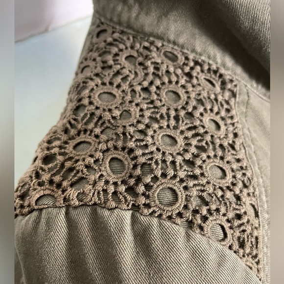 Guess Lightweight Jacket - Picture 3 of 3